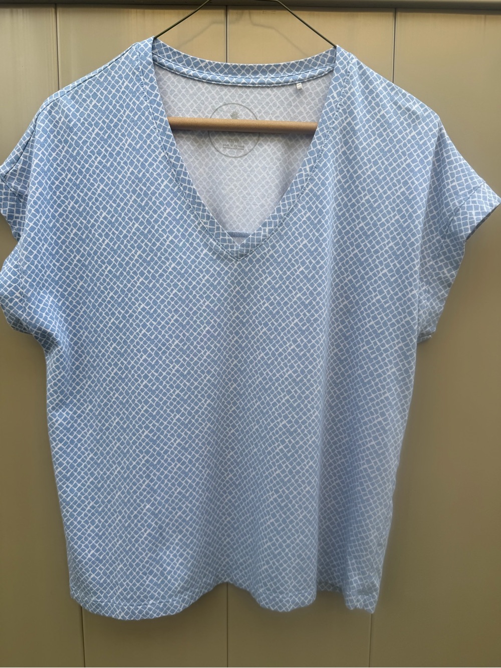 Tommy Bahama Kauai Bay Breeze Light Blue Geometric V-Neck Tee